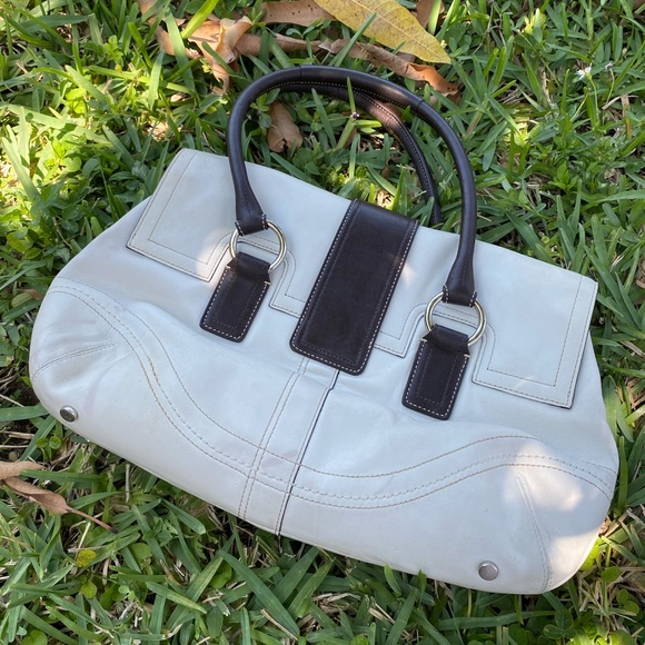 Coach leather white and black purse - Picture 2 of 6